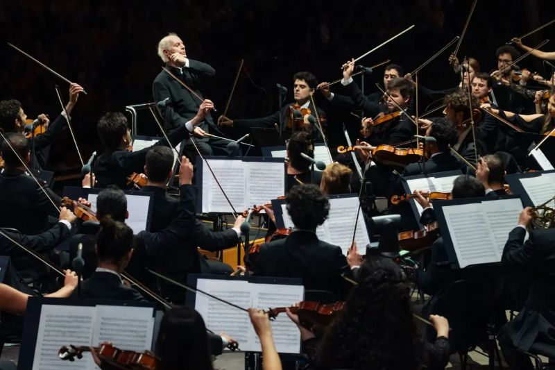 Daniel Barenboim und das West-Eastern Divan Orchestra (Foto: © Monika Rittershaus)