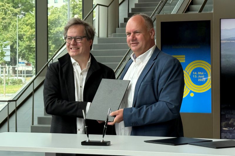 Vertragsunterzeichnung Jan Vogler und Dirk Hilbert (Foto: © Nicole Czerwinka)